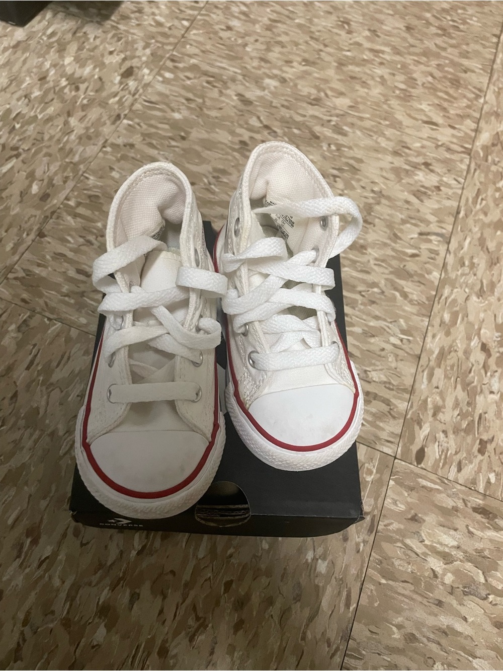 Toddler white all star converse size 6c